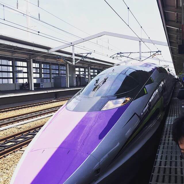 たまたま！乗った新幹線がEVANGELION新幹線でした！！紫車体 カッコいい・・・(EVAに詳しくないので そんな感想w)#新幹線 #EVANGELION #紫
