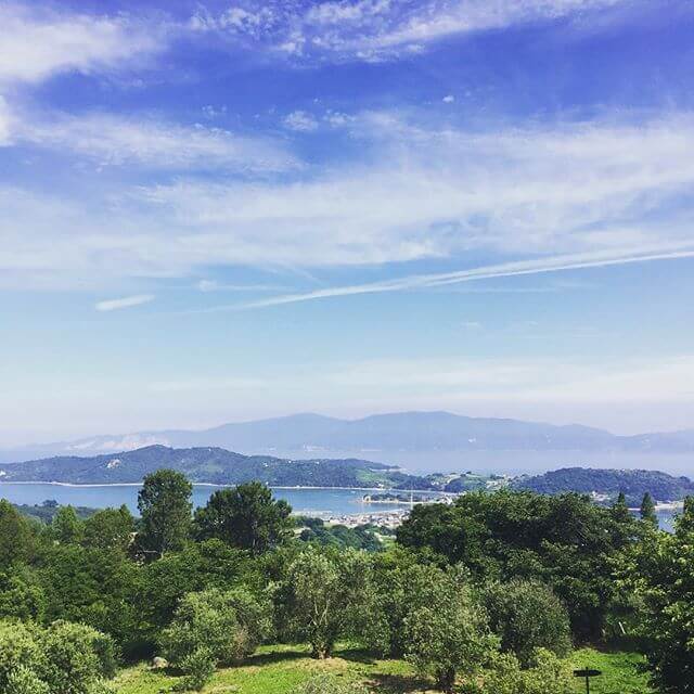 牛窓の高台より。なんと香川県や小豆島が望めた！！そんなに近いなんて知らなかった！！！四国・小豆島はまだ行った事無く。今度行くチャンスがありますように*#牛窓 #岡山 #展望台