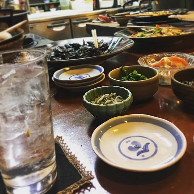東京で40年以上続く小料理屋さん。お料理が美味しいのは勿論だけれど人情、心遣い、コミュニケーション。そら！愛されますわよ！！！#小料理屋 #和食 #名物女将