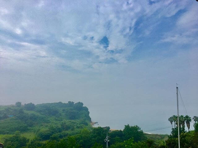 空と海と丘が一体になっている・・のだけれど 分かるでしょうか？自然の風景:神秘的 の一言#牛窓 #瀬戸内海 #空 #景色