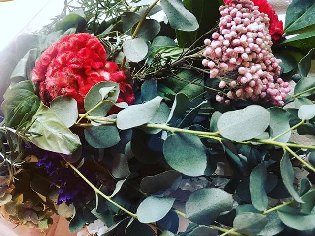 「お庭の月桂樹とかローズマリーとかで 食べれる花束を作りましたこのまま乾燥させたらドライフラワーになります」って。・・・色々↑驚きなんですけれど️創意工夫&お気持ち溢れる花束どうもありがとうございます#花束 #Flower #ハーブ #Herbs
